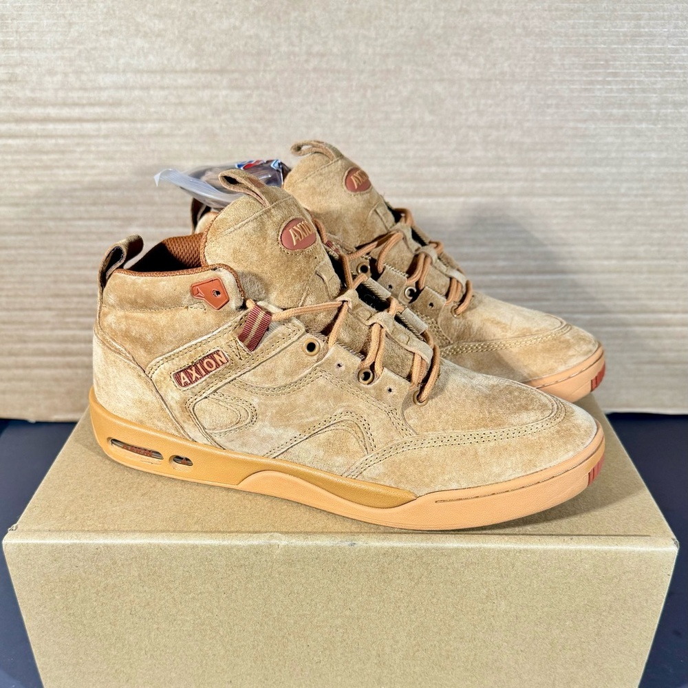 Axion Genesis Mid
Caramel/Gum
Size 11.5
NIB with dust bag and extra laces